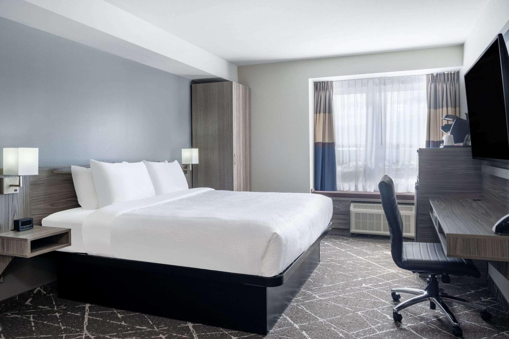 Microtel Inn & Suites By Wyndham Kanata Ottawa West Exterior foto